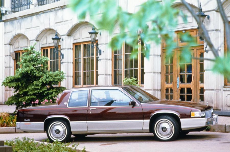  Cadillac Coupe de Ville 1989 года  (фото 4 из 4)